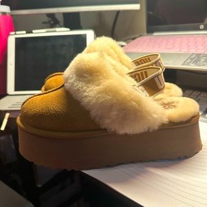 UGG Funkette Platform Slipper Clog (Women’s Sz 9) No Box
